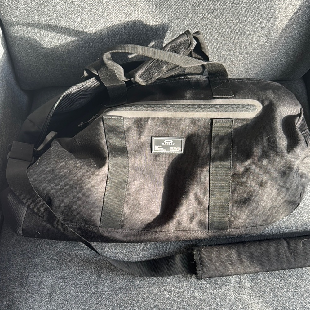 OAKLEY - Black Duffel Bag | Durable Fabric